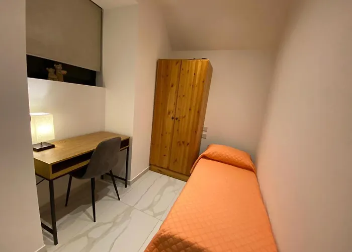 Cosy Private Townhouse In Heart Of