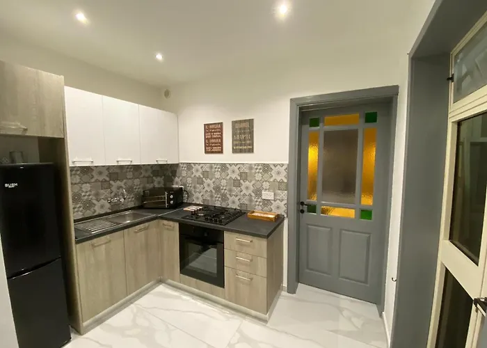 Cosy Private Townhouse In Heart Of Prázdninový dům